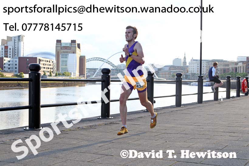 Tom Duncan 5th in the Bridges of the Tyne 5 Mile Road Race, Newcastle. Photo: David T. Hewitson/Sports for All Pics